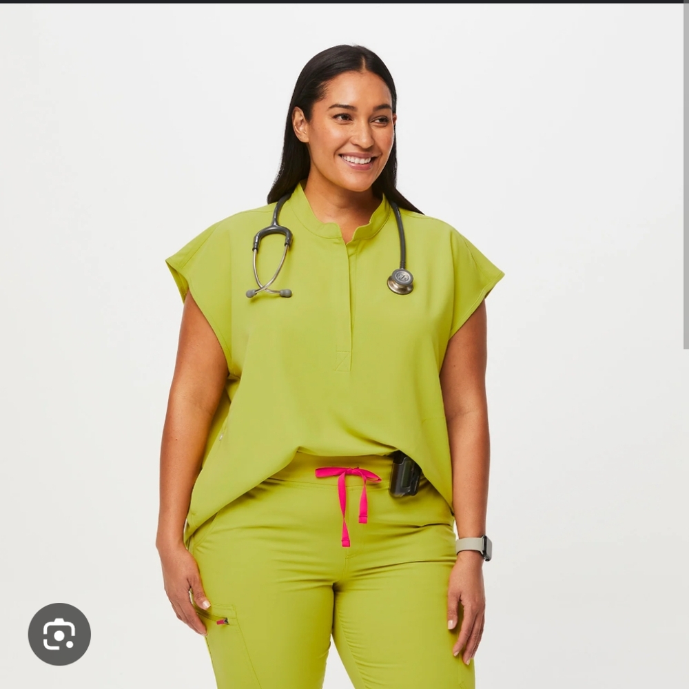 Women's figs limeade medium Zamora joggers Rafaela top (scrub set)